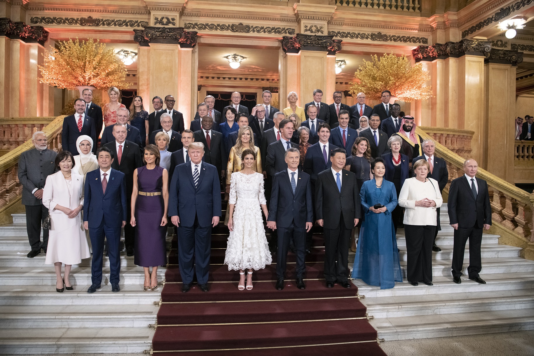 Мелания и съпругите на мъжете от Г-20 приковаха погледите към себе си (СНИМКИ)