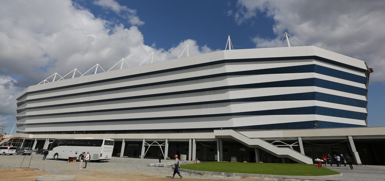 Потъва стадион за 300 млн. USD (СНИМКИ)