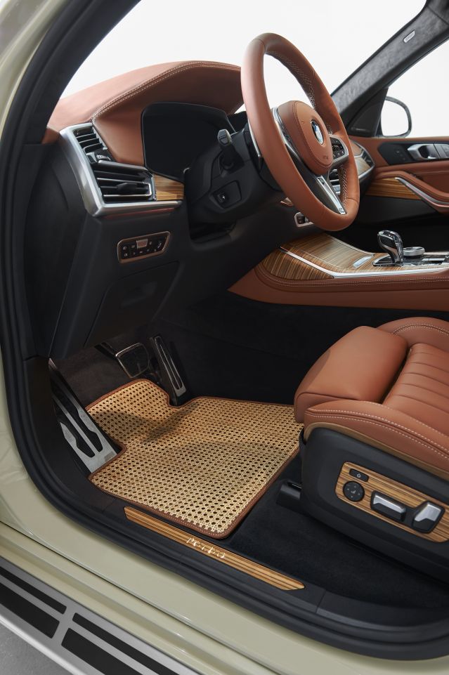  BMW сподели X7 направено за кучета 