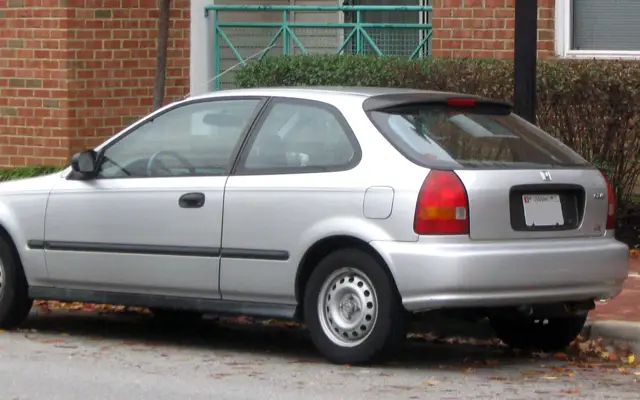 Пет оферти за използвани коли до 5 000 лева