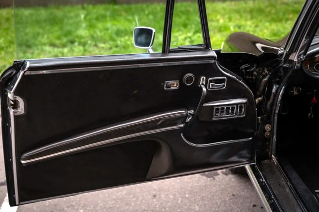  Продава се превъзходно купе Mercedes-Benz W111 