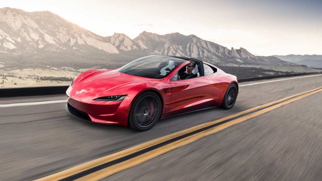 Tesla спря да приема поръчки за Roadster
