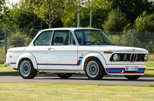 Продават се 22 безупречни BMW-та