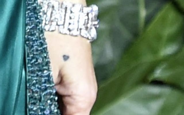 Кейт Мос с татуировка за 1 млн. евро на интимно място (СНИМКИ)