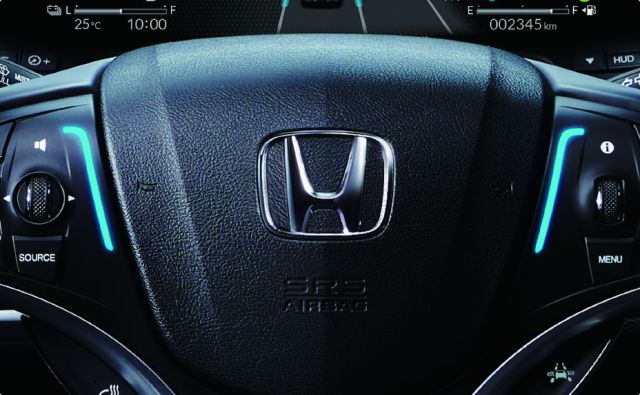 Honda извади самоуправляваща се кола, която ви позволява да свалите ръцете си от волана (ВИДЕО)