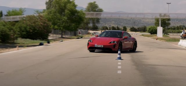 Taycan GTS се справи перфектно на „лосовия тест“ (ВИДЕО)