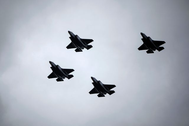 Четири американски изтребителя F-35 кацнаха в Дания