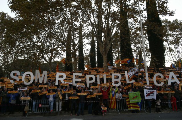 Хиляди излязоха по улиците на Каталуния - Ноември 2017