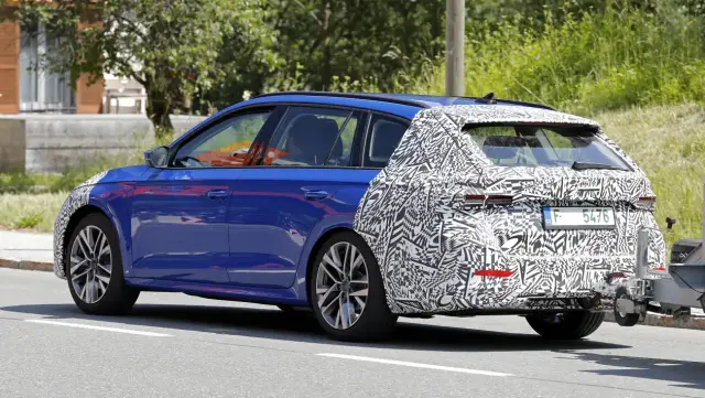 Skoda готви втори фейслифт за настоящата Octavia