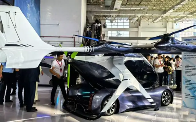 Chinese showed flying car 