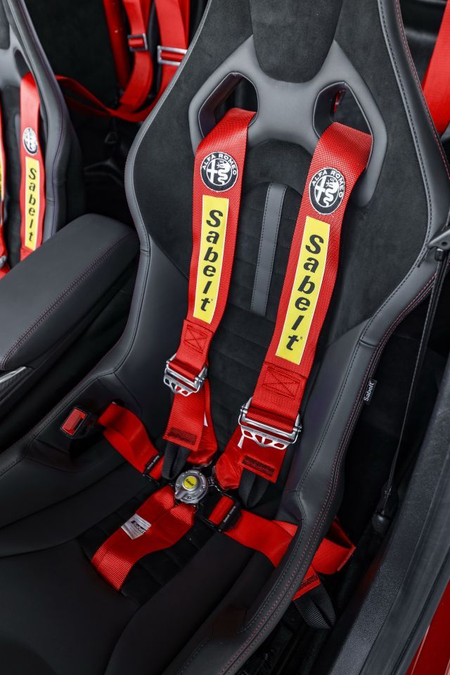 Валтери Ботас се похвали с много специална Alfa Romeo