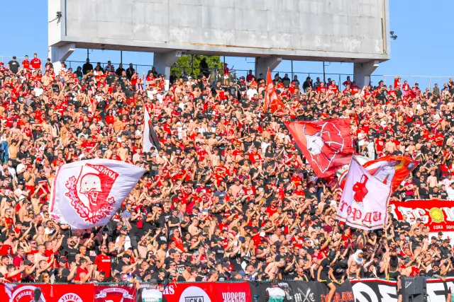 Вечното дерби ЦСКА - Левски в СНИМКИ 