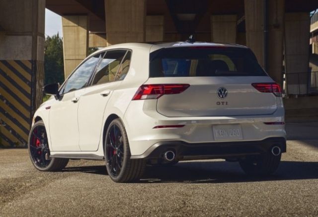 Volkswagen представи най-новия Golf GTI с ръчни скорости