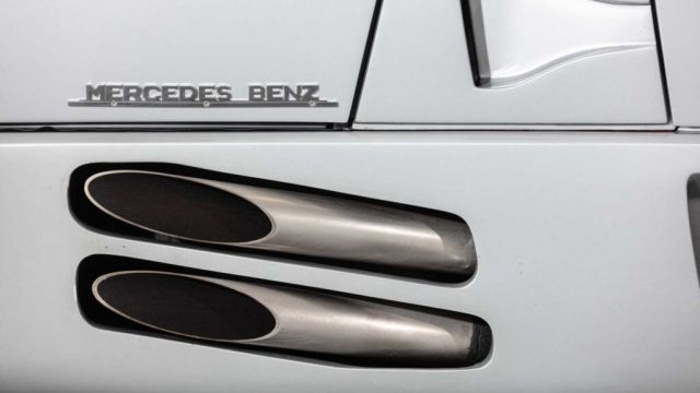 Продава се екземпляр от редкия Mercedes без трилъчева емблема
