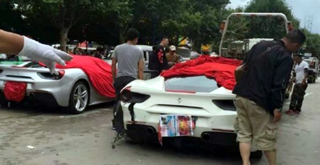 Катастрофа между две еднакви Ferrari-та