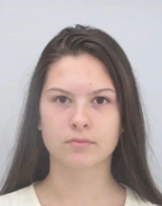 Полицията издирва ученичка, изчезнала преди повече от месец (СНИМКА)