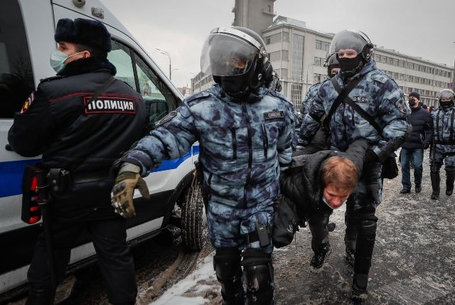  С солидна проява на мощ съветската полиция арестува 5000 души за ден 