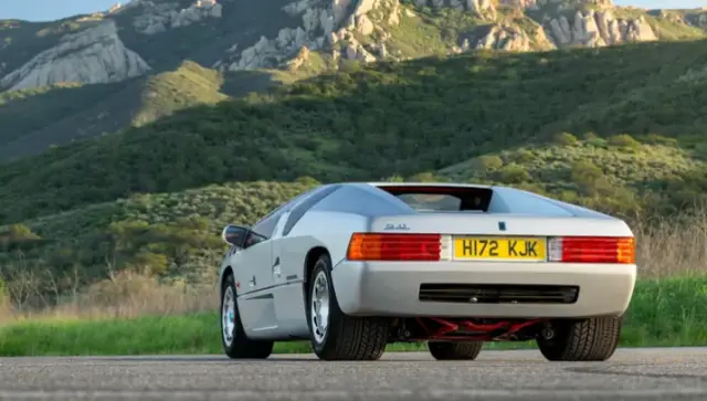 Продава се уникален суперавтомобил, базиран на Mercedes от 90-те години на миналия век