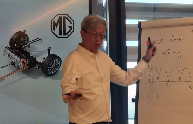 MG променя играта: Още тази година пуска (включително и у нас) коли с полутвърдотелни батерии