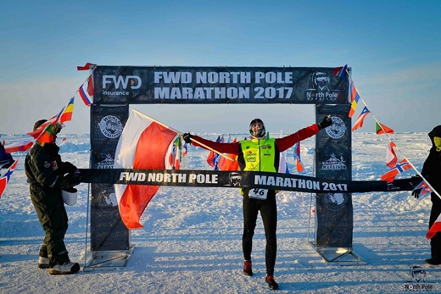 Поляк триумфира в маратона на Северния полюс (ВИДЕО+СНИМКИ)