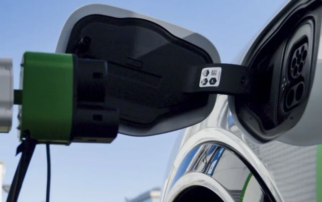 Роботизираните зарядни станции са още една крачка напред към напълно автономните автомобили
