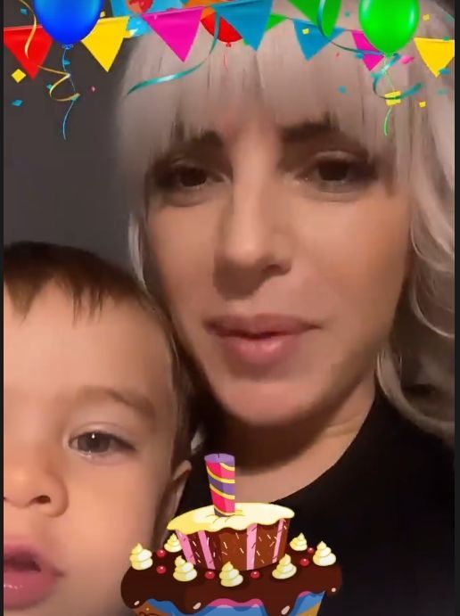 Поли Генова празнува рождения си ден със сина си