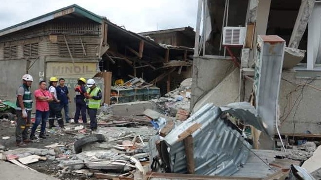 Мощно земетресение разтърси Филипините (СНИМКИ)