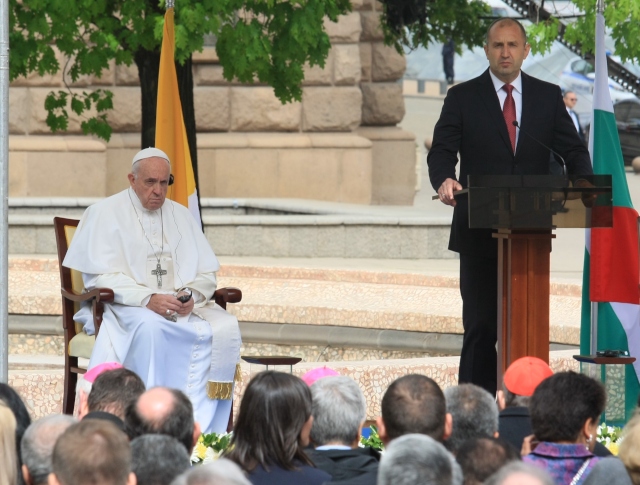 Папа Франциск: Бог да благослови България!