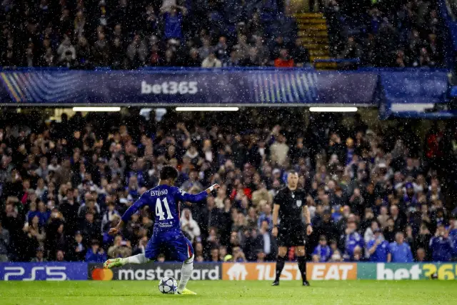  Челси заби мъчителен пестник на 10 от Аякс в Шампионската лига