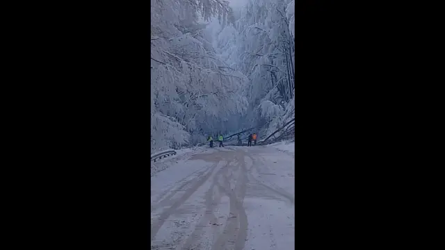 АПИ не може да каже, докога ще е затворен Петрохан СНИМКИ