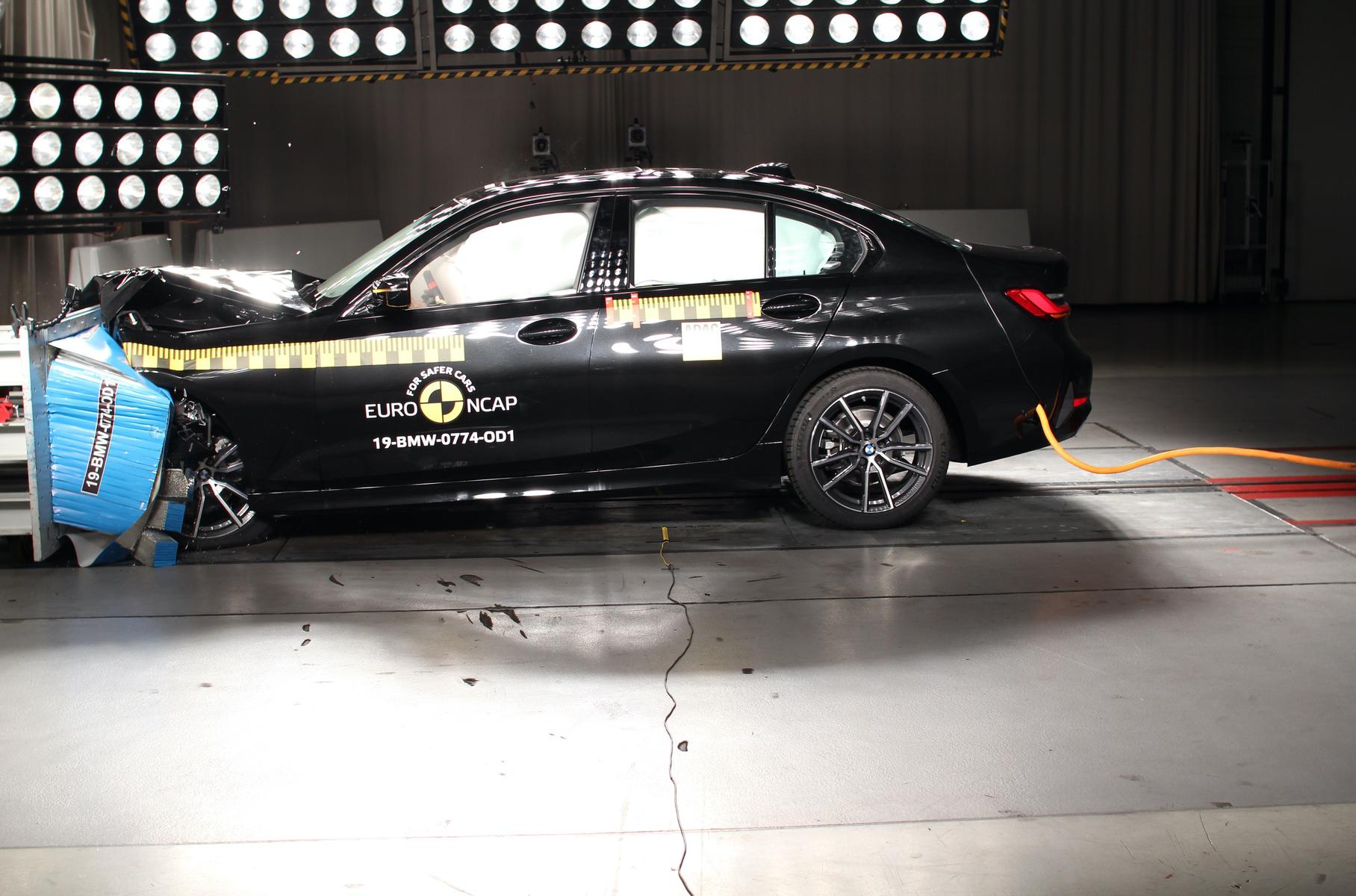 Дизелово BMW 3er стана най-безопасният семеен седан (ВИДЕО)