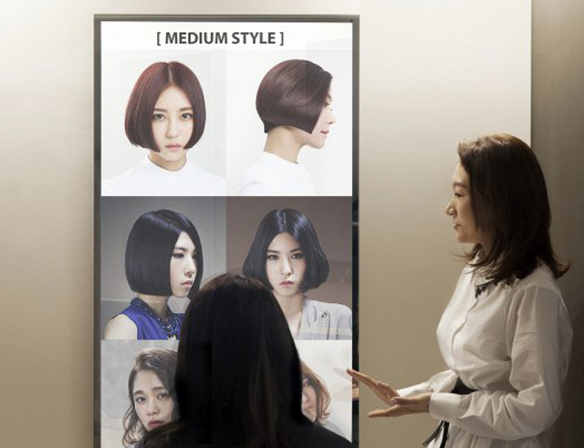 Фризьорски салон с огледалните дисплеи на Samsung