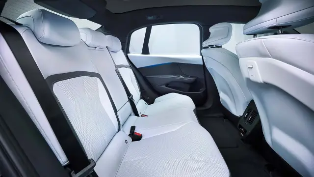 Сбогом на дизела, а и на Tesla? Новият електромобил на BMW изминава 900 км с едно зареждане