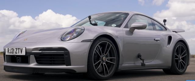 Може ли новото Porsche 911 да победи хиперавтомобила 918 Spyder? (ВИДЕО)