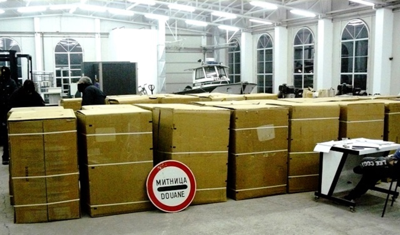 Задържаха 3,5 тона тютюн на Митница "Лом" (Снимки)