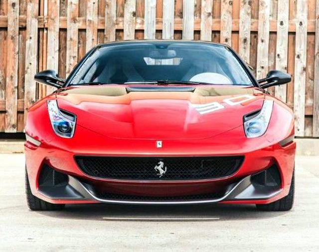  Трета година не могат да продадат неповторимо Ferrari със комичен пробег 