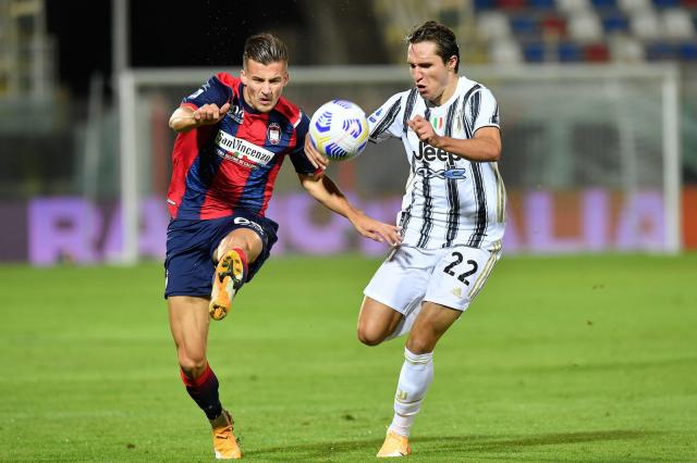  Ювентус се издъни против Кротоне, Киеза изпъден в дебюта си (ВИДЕО) 