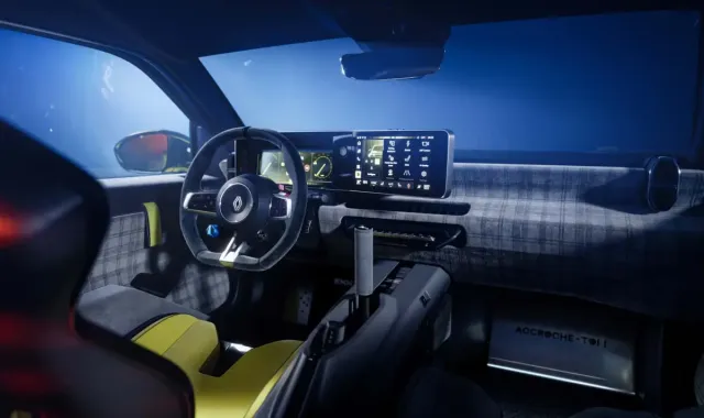 Първа среща с „лудото“ Renault 5 Turbo 3E, една бройка от което пристига и в България