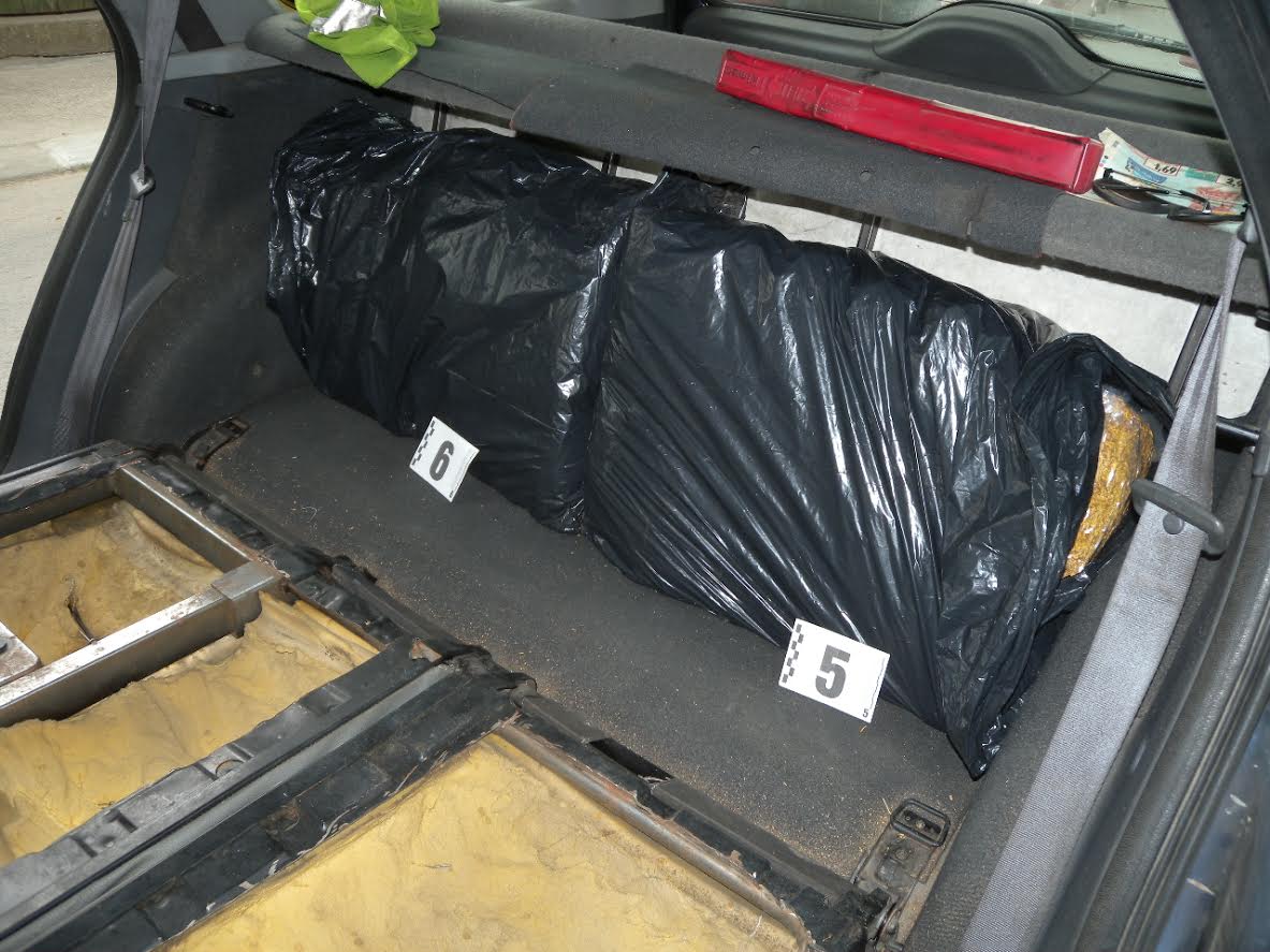 Задържаха близо 100 кг тютюн