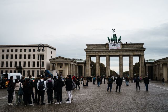 Екоактивисти протестираха пред Бранденбургската врата в Берлин 