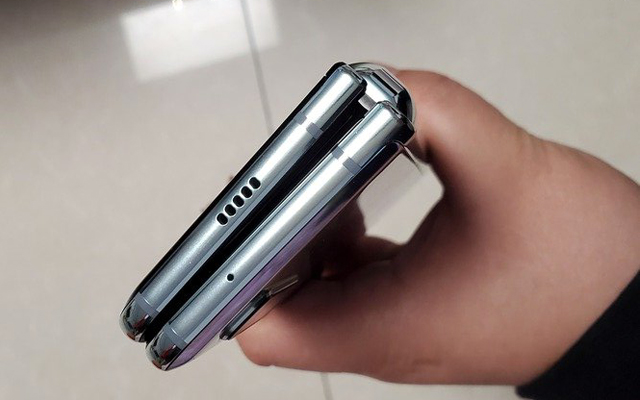 Samsung представи втори сгъваем модел