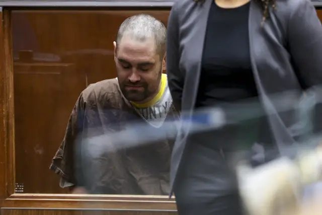 Синът на Роб Райнър застана пред съда, пледира невинен за убийството на родителите си (СНИМКИ)