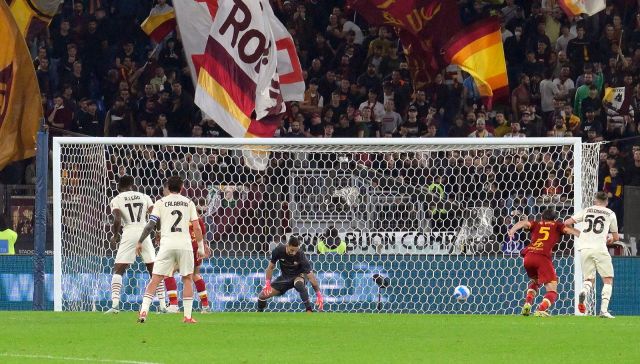  10 от Милан биха Рома на 