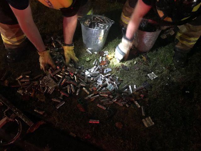 Батерия от аварирала Tesla подпали къща | ФАКТИ.БГ Батерия от аварирала Tesla подпали къща