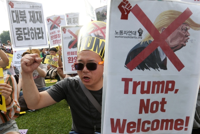 Протести при посещението на Тръмп в Южна Корея