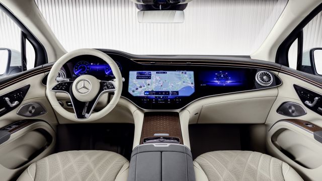 Mercedes EQS SUV дебютира, за да диктува новата мода на пазара