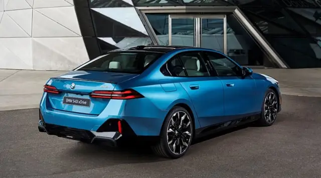 BMW със специфична версия на новата петица в чест на емблематичната E34