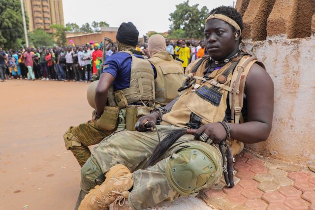 Франция изтегля войските си от Буркина Фасо до месец