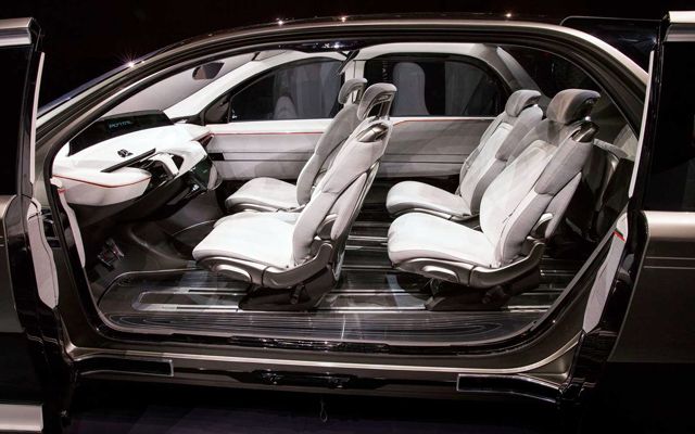 Chrysler преосмисля концепцията за миниван за „електрическата ера“