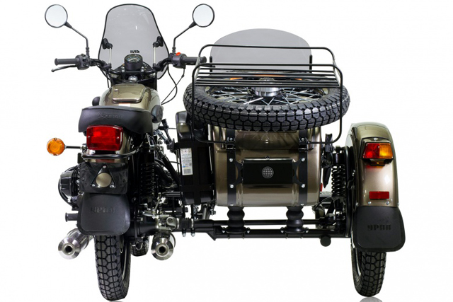 Мотоциклет Ural с водка и сардини